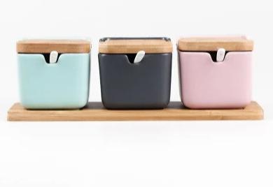 Ensemble de pots colorés en céramique