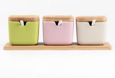 Ensemble de pots colorés en céramique