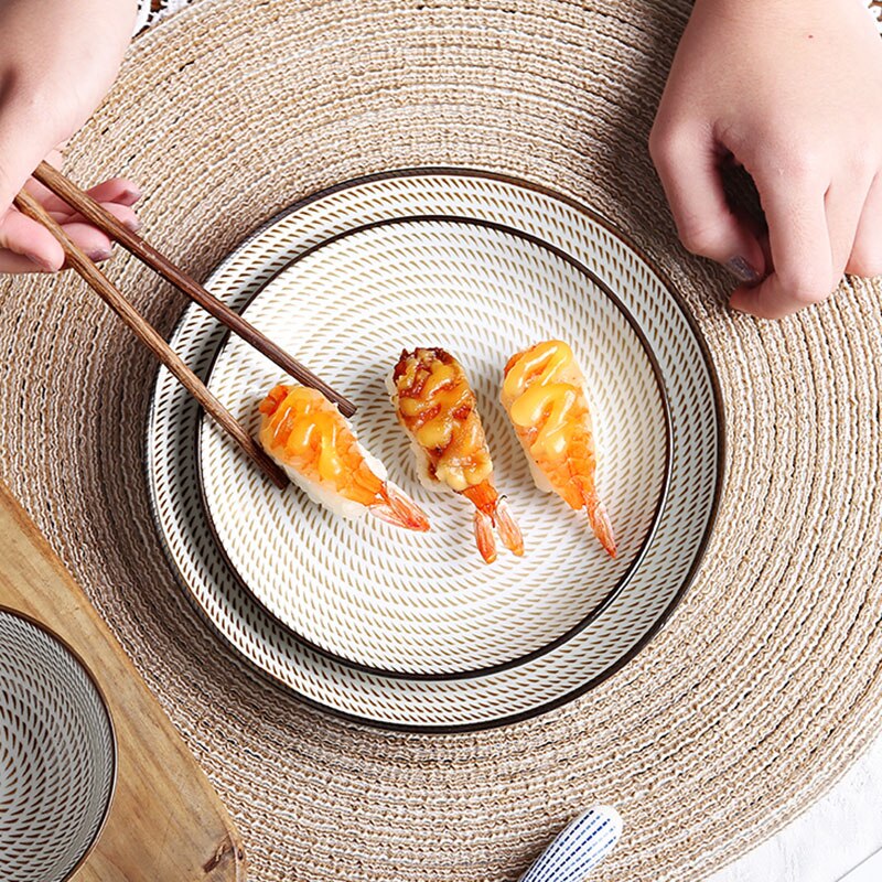 Assiettes à motif minimaliste