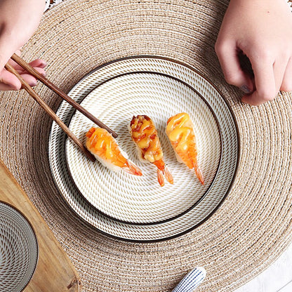 Assiettes à motif minimaliste